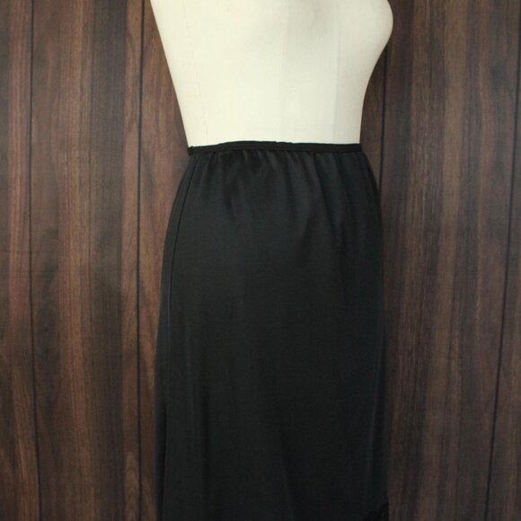 Vintage 1960s 1970s Half Slip, Carol Brent Black Nylon with Shamrock, Size Small - Picture 6 of 10